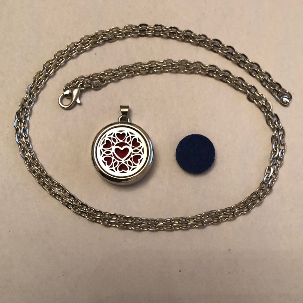 Heart, Aromatherapy Necklace, Pendant, Extra Diffuser Tab - Picture 1 of 9